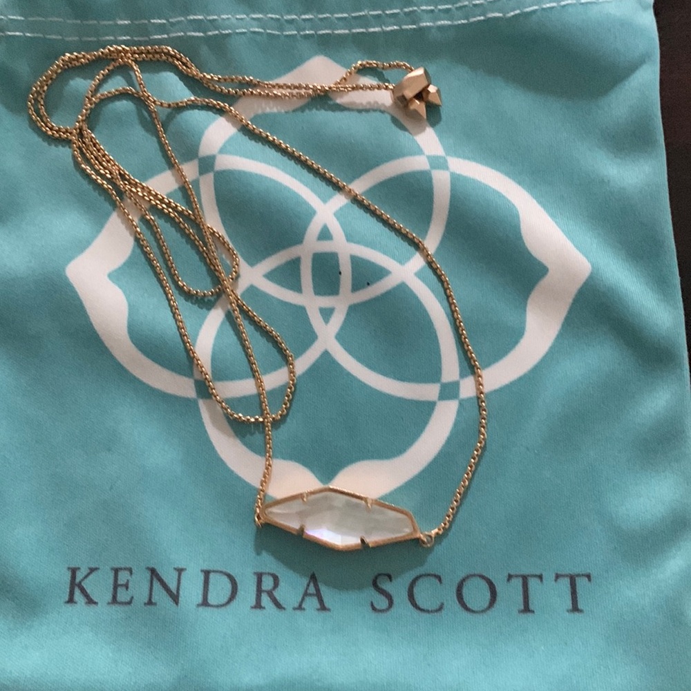 Kendra Scott necklace